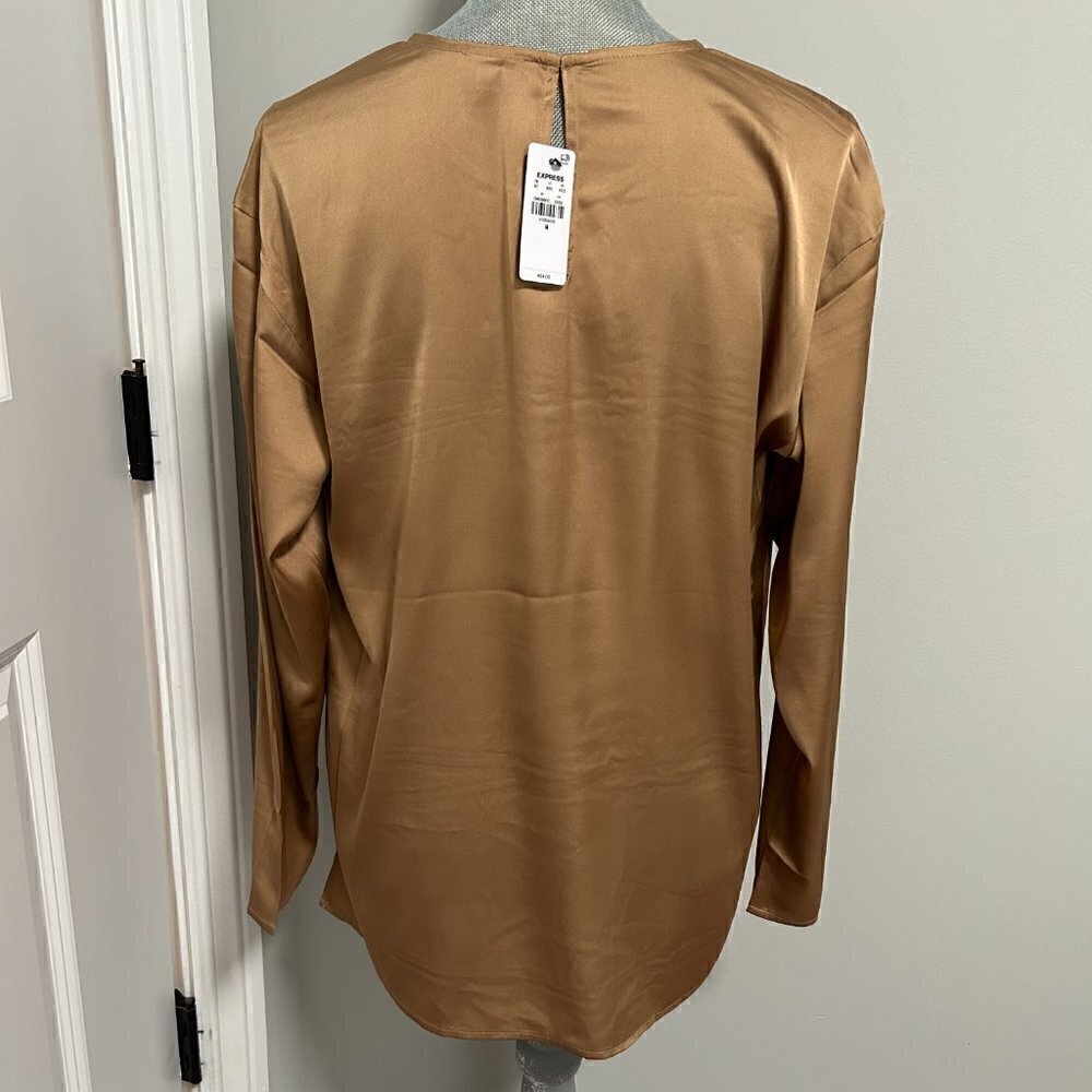 Express Satin Long Sleeve Pleated Gramercy Top Pecan M NWT - Picture 3 of 3